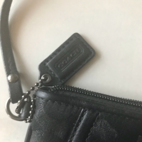 Coach wristlet accessory | blk w/ metallic stitch - Picture 2 of 4
